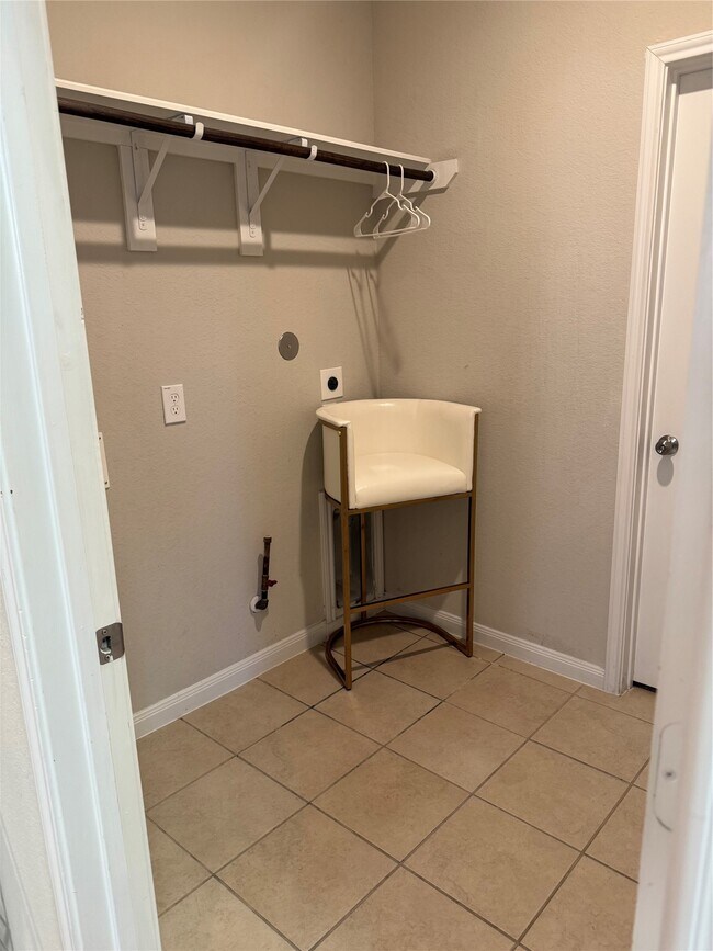 Building Photo - 1617 Darwin Cedar Dr