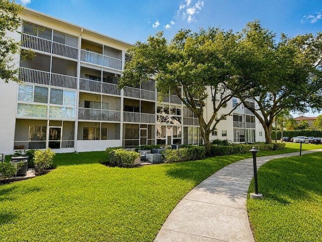 Building Photo - 1400 SW 124th Terrace