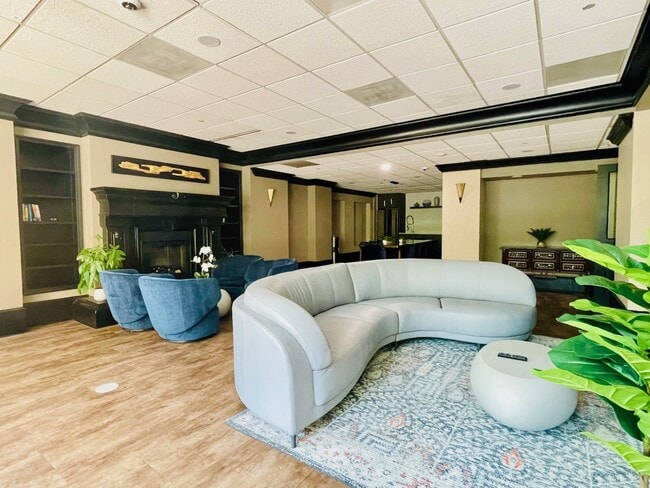 Building Photo - 10 E Ontario St