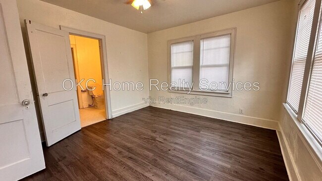 Building Photo - 1223 NW 45th St