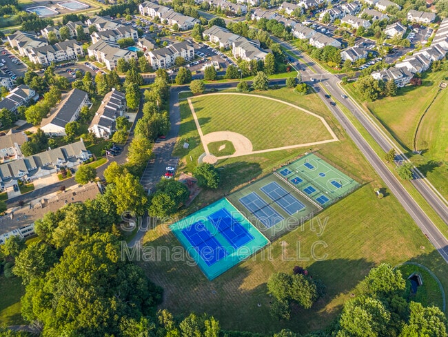 Building Photo - 5511B Aberdeen Dr