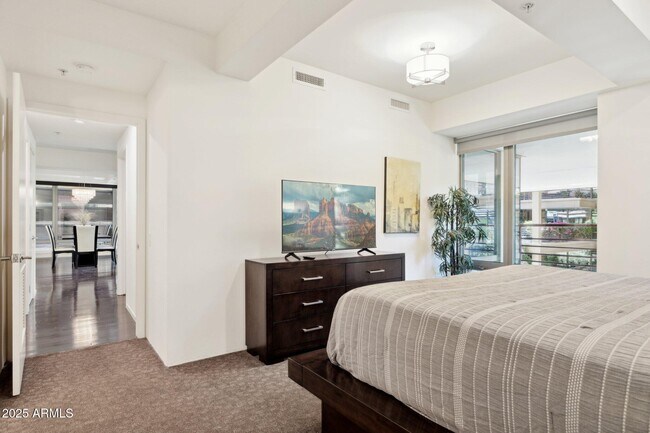 Building Photo - 7151 E Rancho Vista Dr