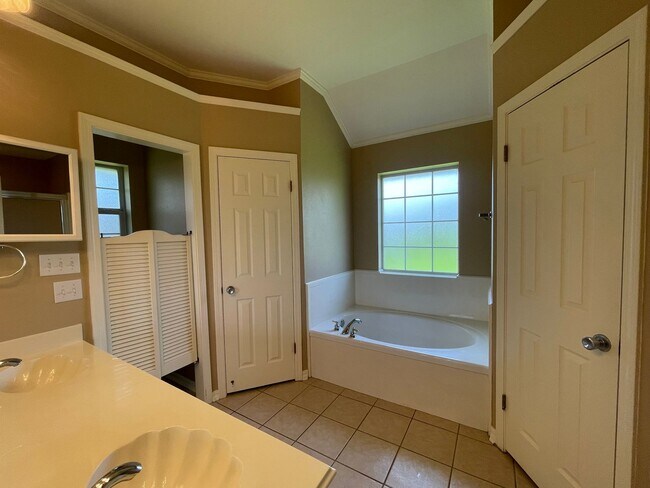 Building Photo - Beautiful Home Located In North Bossier