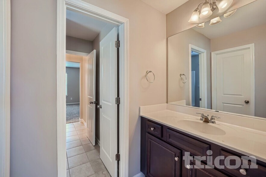 Building Photo - 8000 Hillside Climb Wy