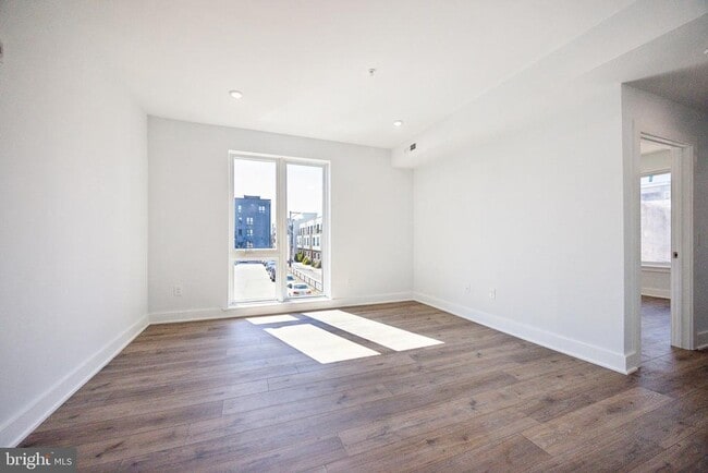 Building Photo - 1350 N Front St