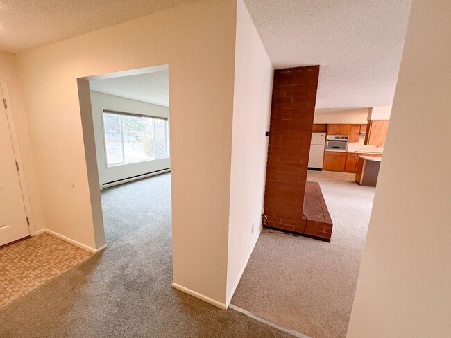 Building Photo - 3 Bedroom, 2 Bath - Home in Moyina Heights
