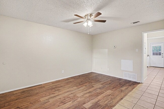 Building Photo - 3301 Aurora St