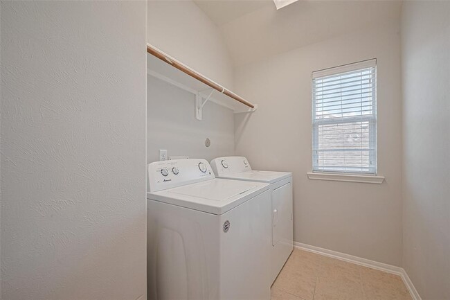 Building Photo - 24523 Carlton Springs Ln