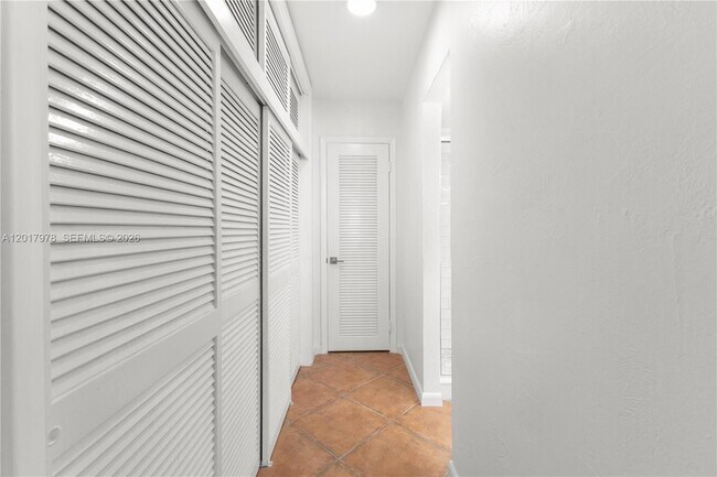 Building Photo - 2600 NE 135th St