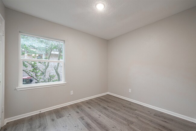 Building Photo - 15638 Schumann Ln