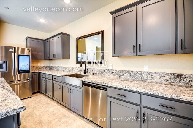 Building Photo - Large Single-Story 4 Bedroom Home in Patterson--has SOLAR!