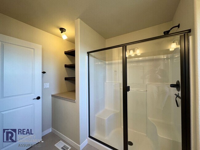 Building Photo - Mt Hood views 4BR/3BA Villebois luxury home available now! Dog Friendly