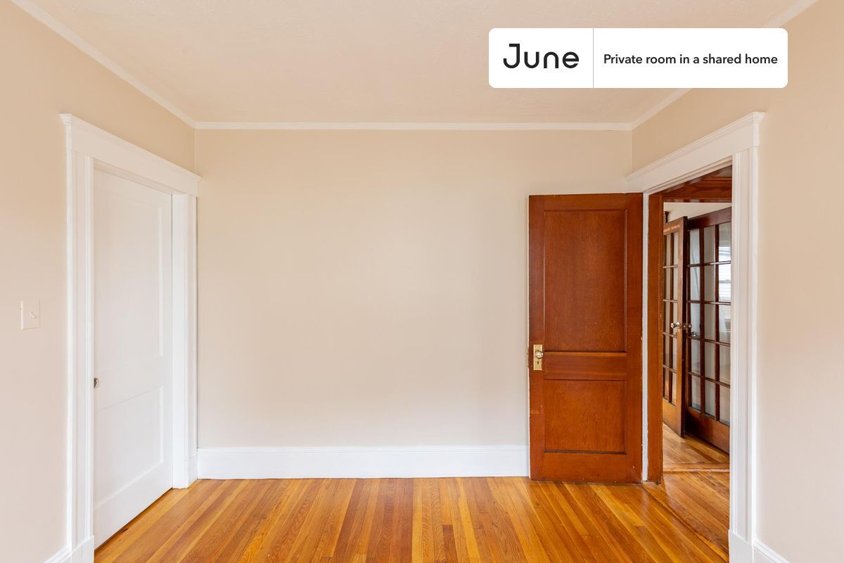 Building Photo - Room in Shared 5 bed/2 bath home