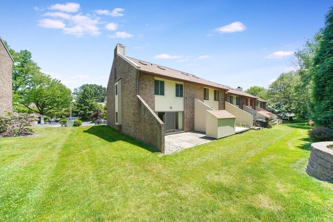 Building Photo - 3 Bed 2.5 Bath Townhome in Chesterbrook