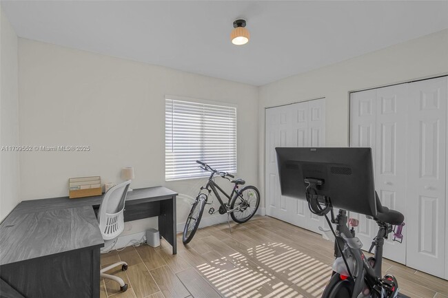 Building Photo - 13961 SW 150th Ct