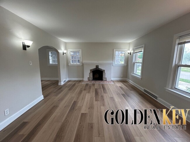 Building Photo - LARGE WESTSIDE FULLY REHABBED HOME -  3 be...