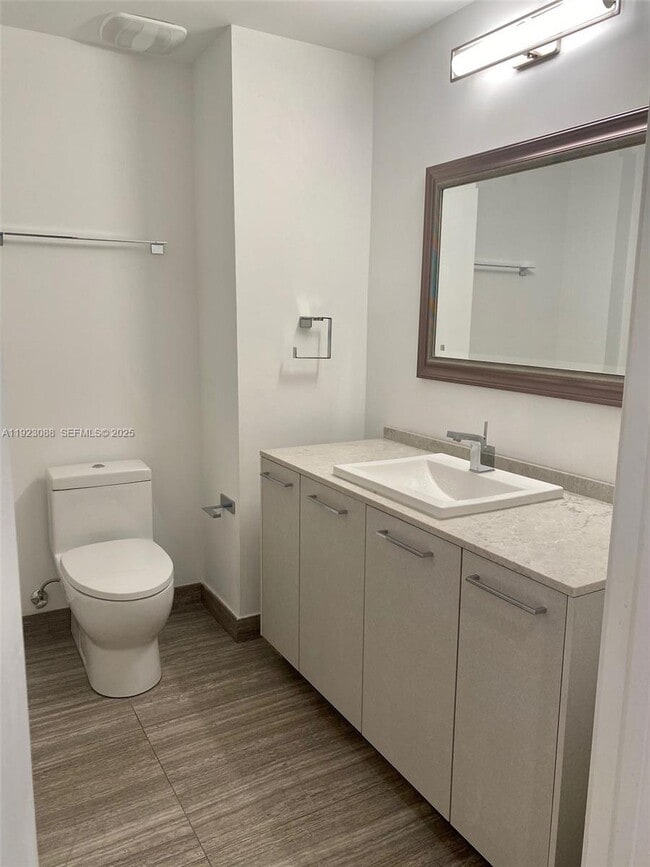 Building Photo - 1010 Brickell Ave