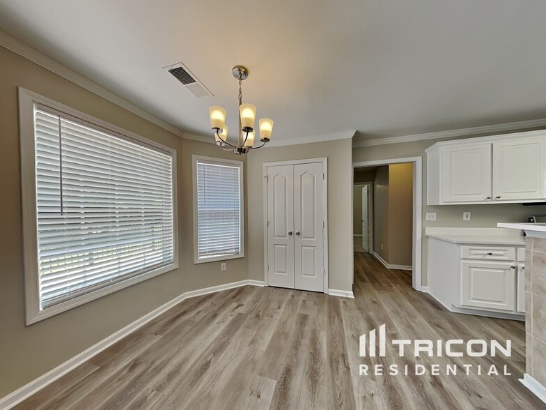 Building Photo - 9260 Carnes Estates Dr