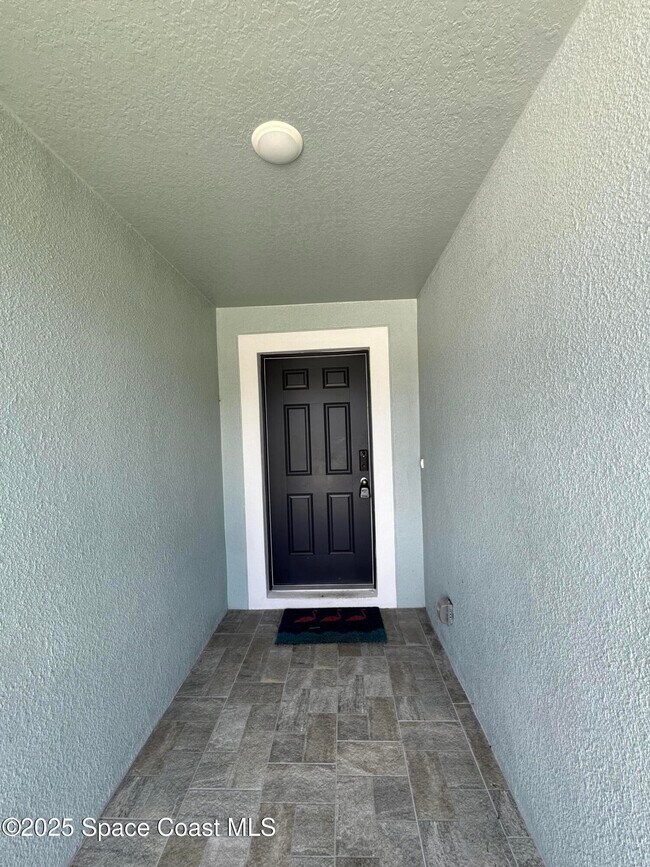 Building Photo - 1066 Dania Cir