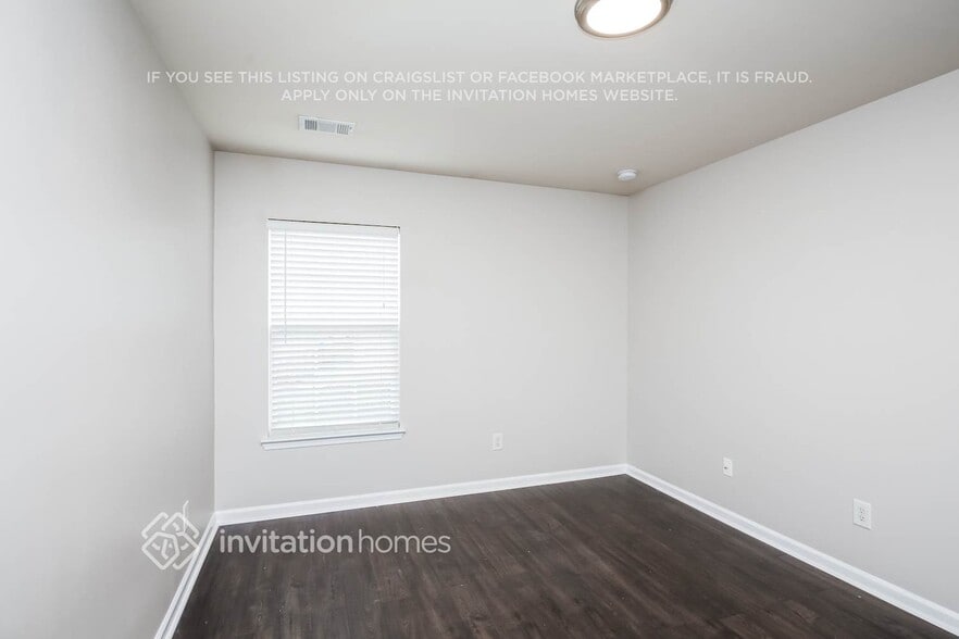 Building Photo - 2820 Englewood Dr