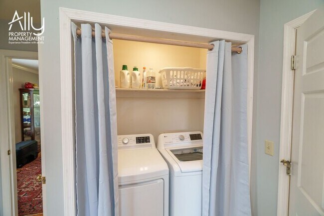 Building Photo - 2733 Southern Hills Ct