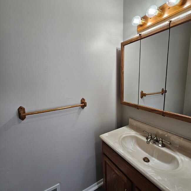 Building Photo - Updated 2 Bedroom Ranch with Open Living Room that Flows Through Kitchen, Dining Area to Great Ro...