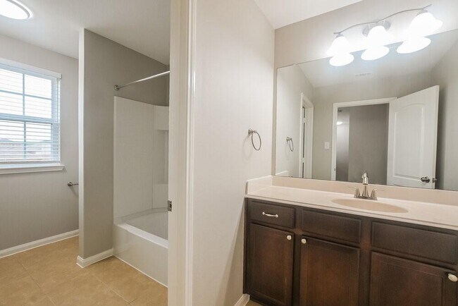 Building Photo - 9423 Calm Amber Dr