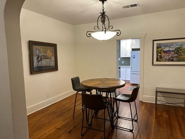 Building Photo - Charming 4BR/2BA Vintage Home in Historic ...