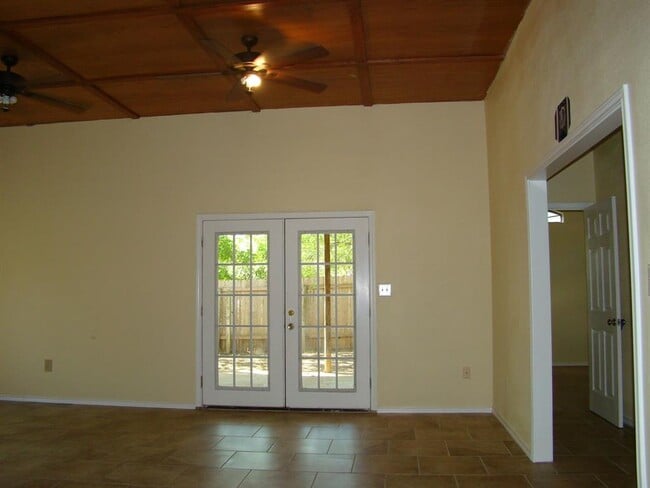 Building Photo - 3101 Cutaway Cove