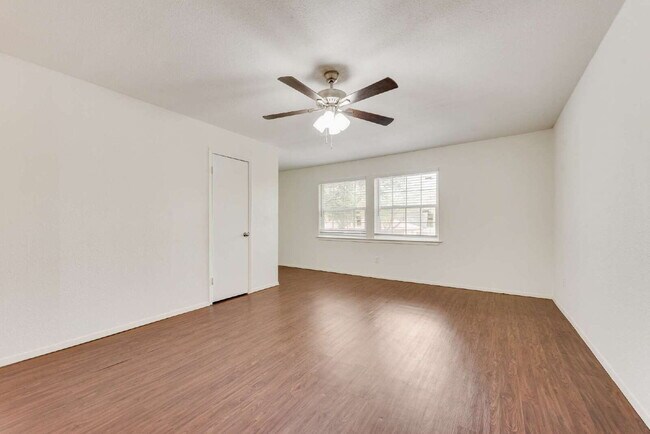 Building Photo - Renovated 3 bed 2 bath in the heart of Saginaw