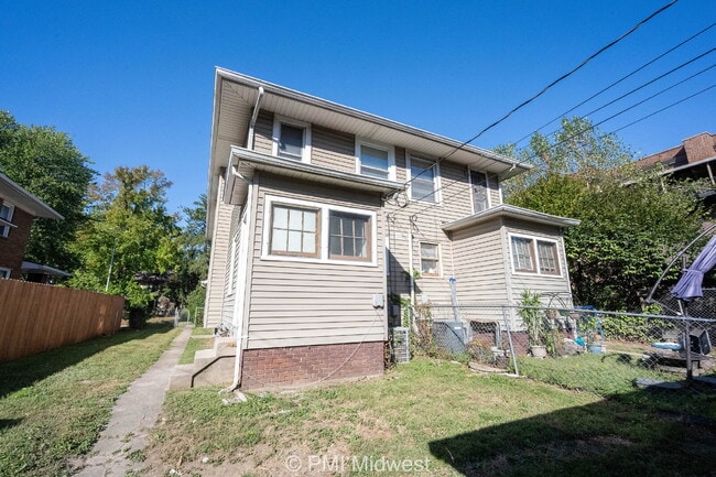 Building Photo - "Charming 3 Bedroom with Hardwood Floors i...