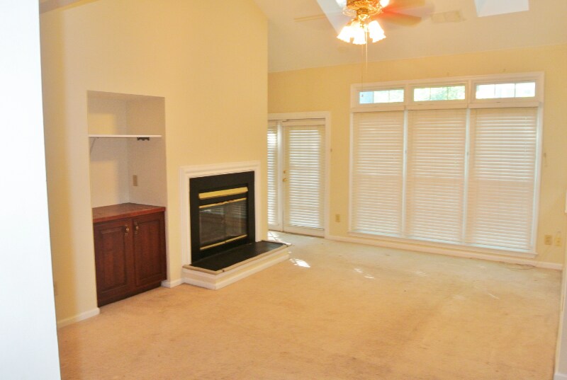 Building Photo - 2036 Hen House Dr