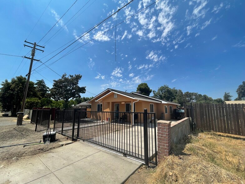 Building Photo - 1709 Shaddox Ave