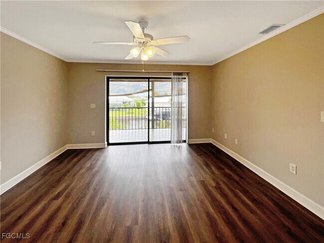 Building Photo - 4530 SW 10th Ave