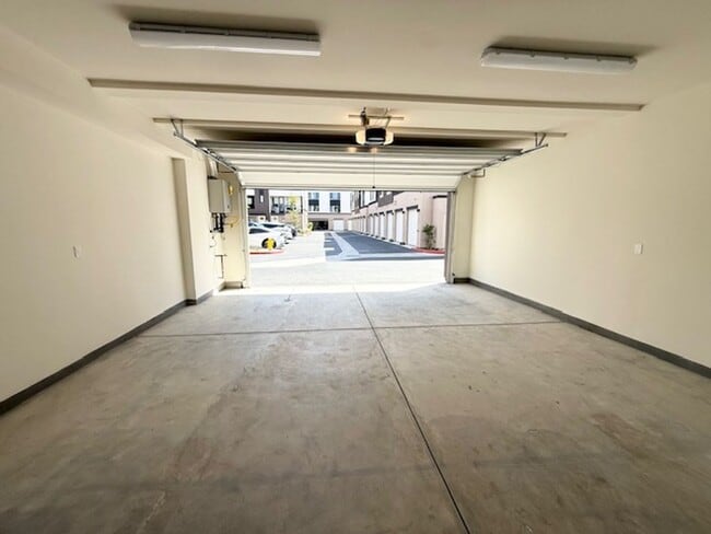 Building Photo - BEAUTIFUL BRAND NEW TOWNHOME IN STANTON FOR LEASE