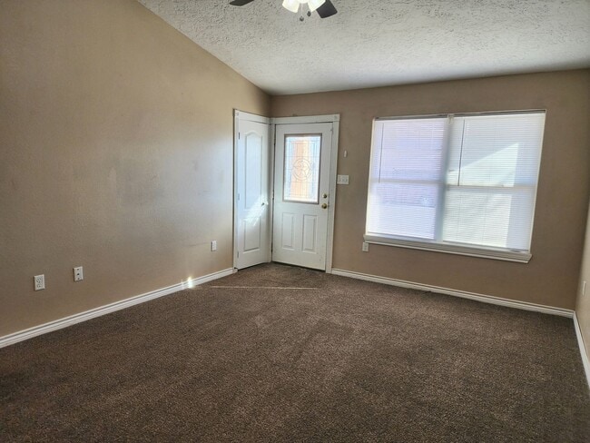 Building Photo - 412 W University Dr