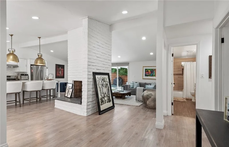 Building Photo - 201 Hanover Dr