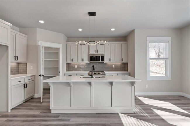 Building Photo - 3 Pickering Dr