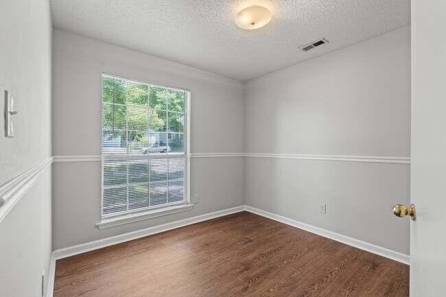 Building Photo - 100 River Oaks Dr