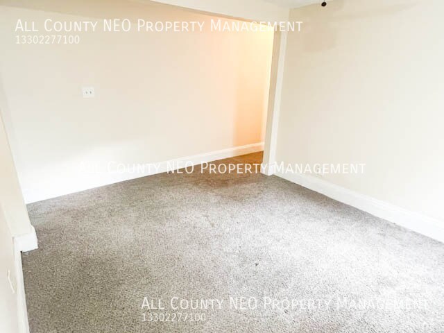 Building Photo - 1854 W 45th St