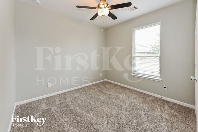 Building Photo - 25322 Squire Knoll St