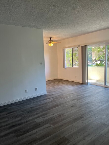 Building Photo - 537 S El Molino Ave
