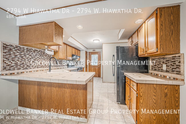 Building Photo - 2794 W Hiawatha Dr