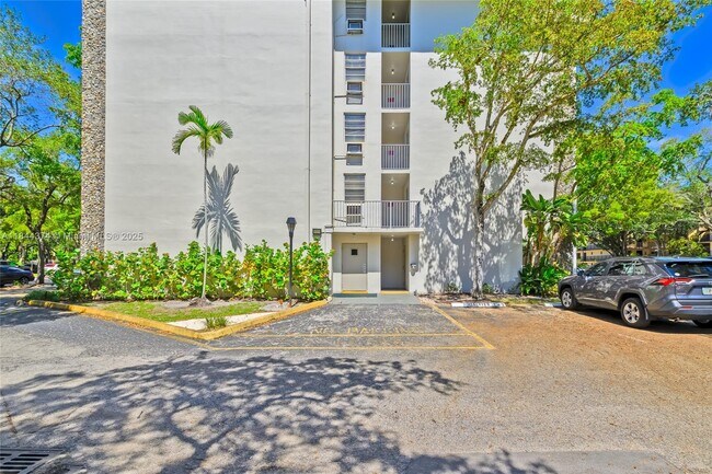 Building Photo - 6600 Cypress Rd