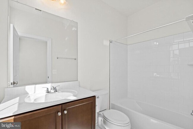 Building Photo - 596 Watermans Dr