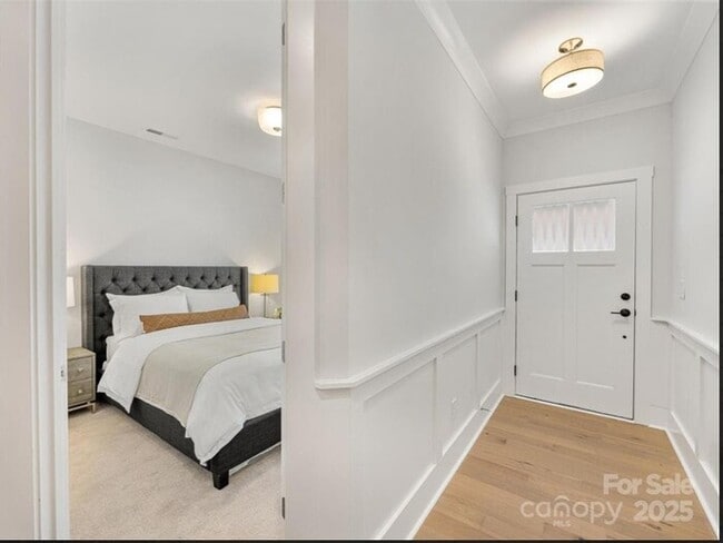 Building Photo - Beautiful and spacious 4-bedroom, 5-bath h...