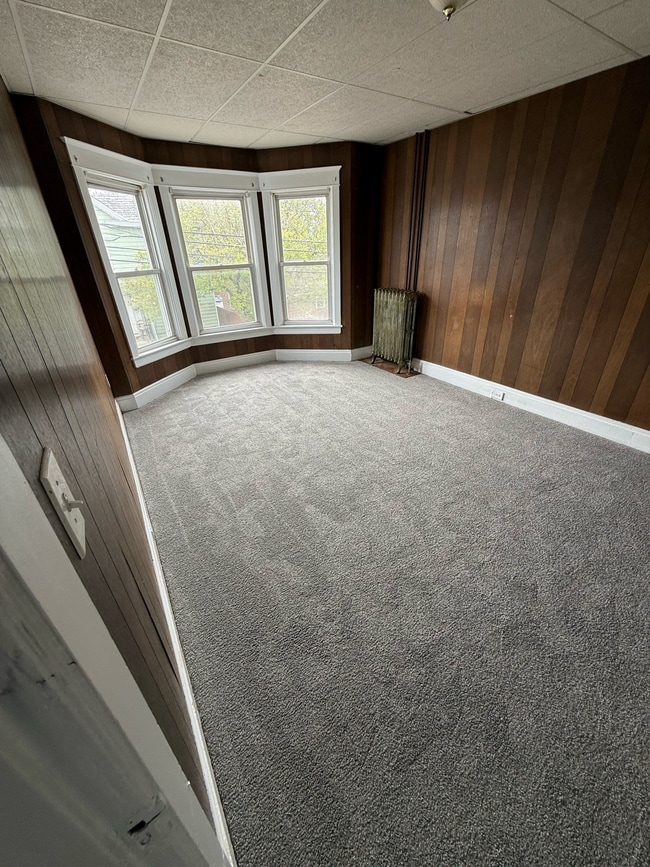 Building Photo - 320 Lincoln St