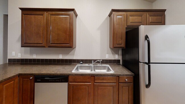 Building Photo - 1105 W 15th St