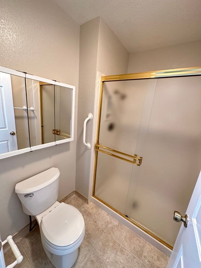 Building Photo - 2 Bed 2 Bath W/ 2 Car Garage In Bancroft V...