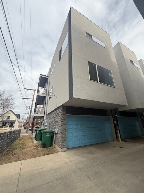 Building Photo - 2030 E 20th Ave